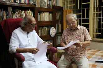  শঙ্খ ঘোষ এবং অমরেন্দ্র চক্রবর্তী
With Shankha Ghosh  
